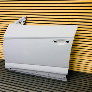 lamborghini-urus-front-left-door