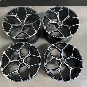 app-tech-altanero-wheels-for-lamborghini-revuelto-21%e2%80%b3-front-22%e2%80%b3-rear-forged-alloy-gloss-black