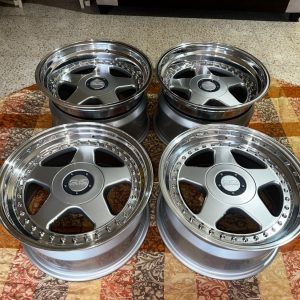 staggered-3-piece-17%e2%80%b3-futura-wheels