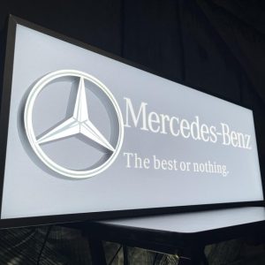 mercedes-benz-promotional-illuminated-sign-2